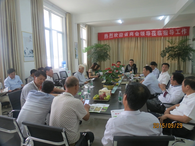 12公司领导参加养殖大户座谈会.jpg