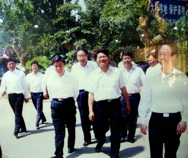 3公司专家陪同李源潮等领导考察.jpg